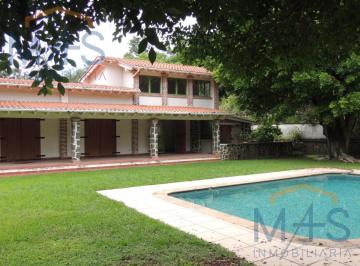 Casa · 305m² · 4 Recámaras · 4 Estacionamientos · Casa en Venta en Tepoztlan.