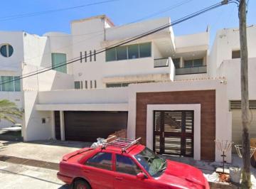 Casa de 5 habitaciones, Boca del Río · Casa en Venta en Calle Cherna 200, Fraccionamiento Costa de Oro, Boca del Río.