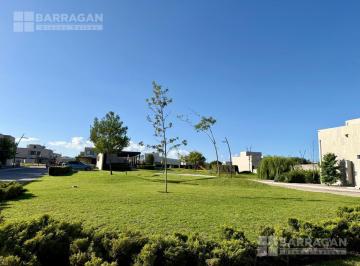Terreno / Lote · 306m² · Terreno en Venta en Lomas del Campanario Norte, Condominio San Lorenzo