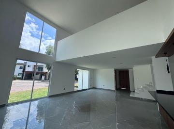 Casa · 350m² · 5 Recámaras · 3 Estacionamientos · Casa en Venta Atrás de Atrás de Plaza San Diego