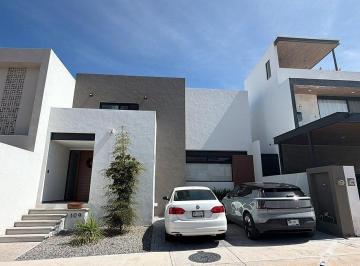 d6e7d9fb21caa5f2a742362a1f99b64ef6c309c235974660f10cf870637c977c · Casa Nueva en Venta en Lomas de Juriquilla, Querétaro, Recámara en Planta Baja