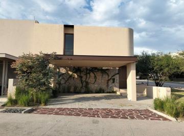 5f7fde0b93b9bcaec9644089a0becf96d84d89185a20b03b0aff317c9c53d8ce · Casa en Venta en Altozano | Condominio Niebla | 3 Recámaras