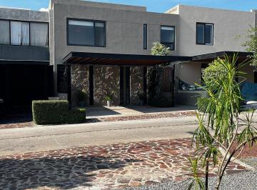 46f425d1ee0a77bd352713ea1a6c2cd0c1bad1c4471fe4d8816d9a1a2e2e467b · Casa en Venta en Altozano | Condominio Roca | 3 Recámaras