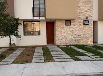Casa en condominio · 100m² · 3 Recámaras · 2 Estacionamientos · Casa Renta Condominio El Pueblito Queretaro Incluye Agua Junto Puerta Piedra Cerca Plaza de Toros