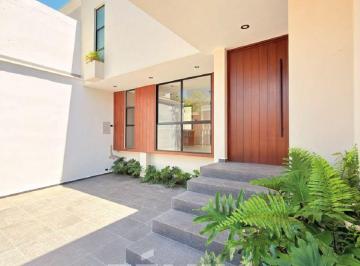 Casa de 4 habitaciones, Xalapa · Residencia Moderna en Rubí Ánimas con 4 Recámaras, Jardín y Habitación en Planta