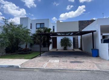 Casa en condominio de 4 habitaciones, Mérida · Casa en Venta Equipada y Amueblada con Paneles Solares en Privada La Rúa Cholul