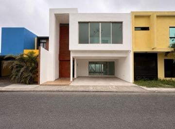 Casa · 238m² · 3 Recámaras · 2 Estacionamientos · Casa - Fraccionamiento Lomas de La Rioja