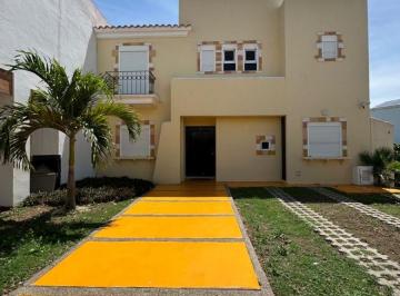 Casa de 4 habitaciones, Mazatlán · Casa 4 Rec Amueblada 1 Rec en Planta Baja Coto Priv Alberca y Gym Excelente Ubicacion Marina Mzt