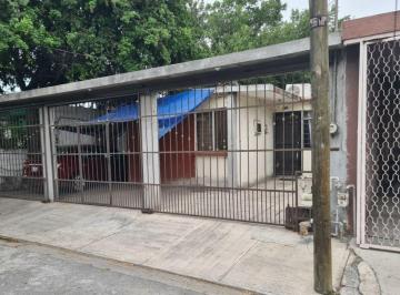 Casa de 4 habitaciones, Monterrey · Casa Para Remodelar en Venta en Col. Mitras Norte (Zona Cumbres)