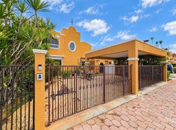 a15b7ce2fdede9d735c7c8fa9a3ca8819286f4aa107c2cf85deed3d5f82bd8ef · Casa Remodelada en Venta en Pok Ta Pok · Zona Hotelera de Cancún