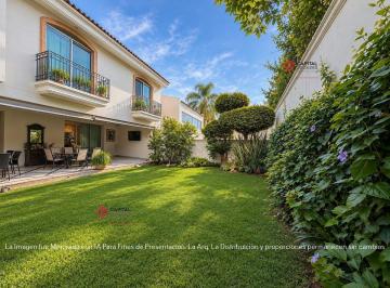 1cf2fe53f821f2c4d9fa015e4dc618024965ddde4fe27ccf0aafd2d74b4cc85c · Casa de Lujo de 3 Niveles a La Venta en Valle Real.