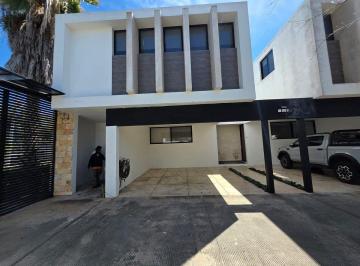 Casa en condominio de 2 habitaciones, Mérida · Townhouse en Venta o Renta en Villathena