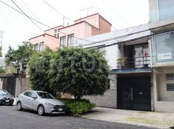 Casa · 240m² · 4 Recámaras · 2 Estacionamientos · Casa en Venta en Narvarte Poniente, Benito Járez, Cdmx