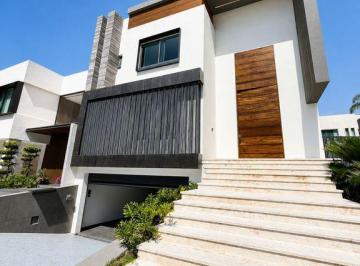 Casa en condominio · 655m² · 4 Recámaras · 6 Estacionamientos · Casa / Venta | Puerta Plata, Zapopan Jalisco