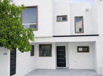 Casa de 4 habitaciones, Arteaga · Oportunidad Casa en Excelentes Condiciones Lista Para Habitar. Fracc. con Areas Verdes.
