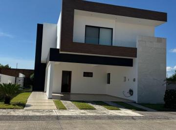 Casa de 3 habitaciones, Alvarado · Punta Tiburón, 3 Habitaciones con Baño Cada Una y Amplio Jardín con Alberca