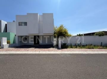 Casa · 351m² · 5 Recámaras · 2 Estacionamientos · Venta de Casa en La Cima