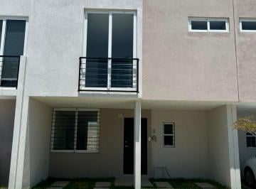 Casa de 3 habitaciones, Zapopan · Casa en Renta Zona Real