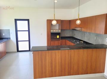 Casa · 217m² · 4 Recámaras · 2 Estacionamientos · Casa con Habitación en Planta Baja | Fracc. Lomas del Dorado