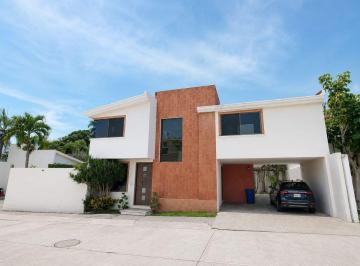 Casa de 4 habitaciones, Cuernavaca · Casa en Venta en Residencial Privado de 21 Casas