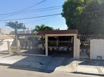 Casa de 6 habitaciones, Othón P. Blanco · Hermosa Propiedad Ideal Para Familia Ubicada en Calzada Veracruz 271, Quintana Roo