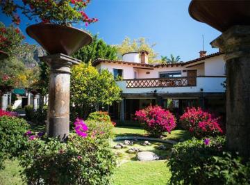 Edificio · 1561m² · 12 Recámaras · 1 Estacionamiento · Hotel en Venta en Tepoztlan, Morelos