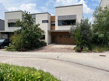 7736cf5e2f4c83e3e56d6e11d9ad17693e0f6b6236f12aa15ec38d8532730959 · Casa en Renta Altozano | Condominio Lluvia | 3 Recámaras y Terraza