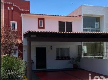 Casa · 148m² · 3 Recámaras · 2 Estacionamientos · Casa en Venta en Privada Popocatepetl, Col. Mixcóatl, Iztapalapa, Cdmx