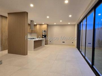 Casa de 3 habitaciones, Querétaro · Casa de Diseño en Venta en Valle de Juriquilla | Jardín y 3 Autos Vm446