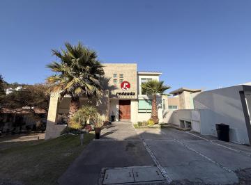 Casa · 425m² · 4 Recámaras · 4 Estacionamientos · Casa en Bosque Esmeralda
