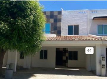 Casa de 4 habitaciones, Culiacán · Casa en Renta