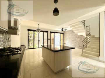 Casa · 150m² · 3 Recámaras · 2 Estacionamientos · Casa en Venta en Altaria Playa del Carmen