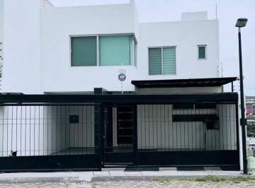 Casa de 3 habitaciones, Querétaro · Venta de Casa Milenio III