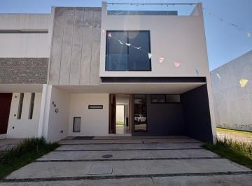 Casa de 5 habitaciones, Zapopan · Casa en Venta Frente a Casa Club Coto Altanza Solares