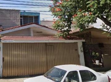 Casa de 4 habitaciones, Guadalajara · Casa en Renta en Jardines de La Cruz