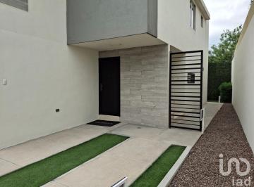Casa · 129m² · 2 Recámaras · 1 Estacionamiento · Casa Venta, Zona Residencial y Exclusiva con Amenidades Terreno Excedente $3,100,000