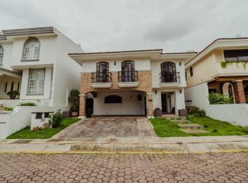 Casa de 4 habitaciones, Zapopan · Casa en Renta en Royal Country