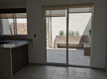 Casa en condominio de 3 habitaciones, Corregidora · Casa en Venta en Paseos del Bosque en Privada con Alberca, Corregidora