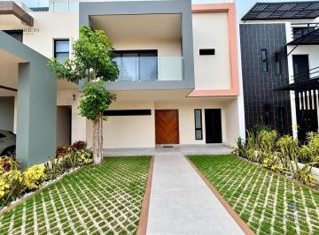 Casa · 217m² · 3 Recámaras · 2 Estacionamientos · Casa de 3 Recamaras en Venta en Residencial Rio, Cancun