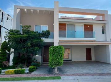 Casa en condominio de 4 habitaciones, San Andrés Cholula · Renta Casa Colonia La Vista Country Club, 4 Recamaras con Baño, Terraza, Cerca de Atlixcayotl y Peri