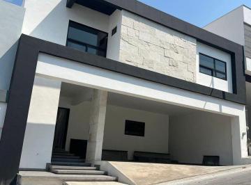 Casa · 390m² · 3 Recámaras · 3 Estacionamientos · Casa en Venta en Privada Castaños del Vergel Carretera Nacional