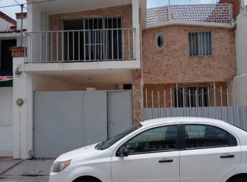 1 · Casa en Venta en La Pradera, Irapuato: Amplia y Bien Ubicada