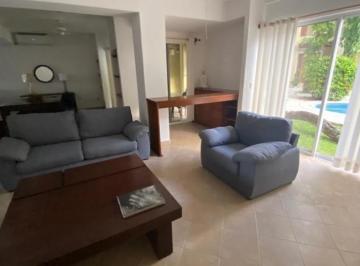 Departamento · 150m² · 2 Recámaras · 1 Estacionamiento · Depa a Pocos m de Acceso Al Mar y Famosa 5ta Av