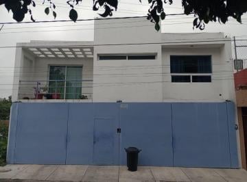 Casa de 4 habitaciones, Morelia · Casa de 330 m² con 4 Recámaras en Venta en Lomas de Santa María