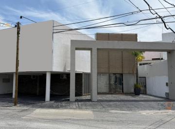Local comercial · 394m² · 4 Recámaras · 6 Estacionamientos · Esquina! Excelente Espacio Comercial Para Oficinas, Consultorios, Laboratoriosclinica, Estetica, Spa
