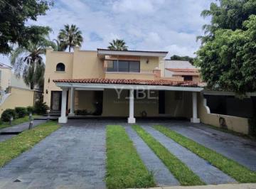 Casa de 4 habitaciones, Zapopan · Casa en Venta Valle Real