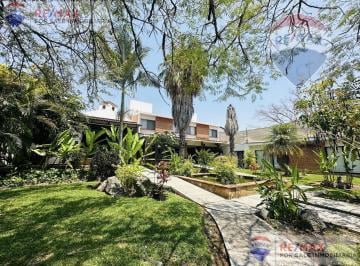 Edificio · 2733m² · 19 Estacionamientos · Venta de Hotel Boutique en Tetecalita, Morelos…clave 4900