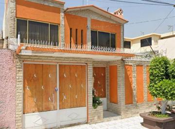 Casa de 4 habitaciones, Nezahualcóyotl · Casa en Venta en Nezahualcoyotl Cerca de Plaza Jardin