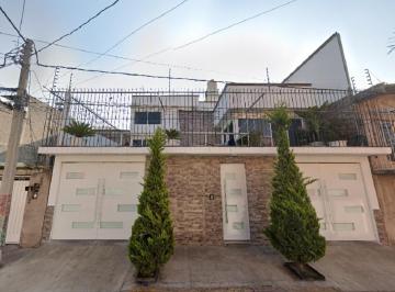Casa de 4 habitaciones, Nezahualcóyotl · Casa en Venta en Nezahualcóyotl de 232 m² con 4 Recámaras