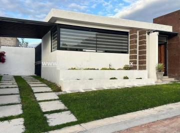 cc99f21638dd387fa4a1c931296917368b995f7bb333958a7f4c9a6471293aaa · Casa en Venta en Tequisquapan en La Media Luna. Yoos